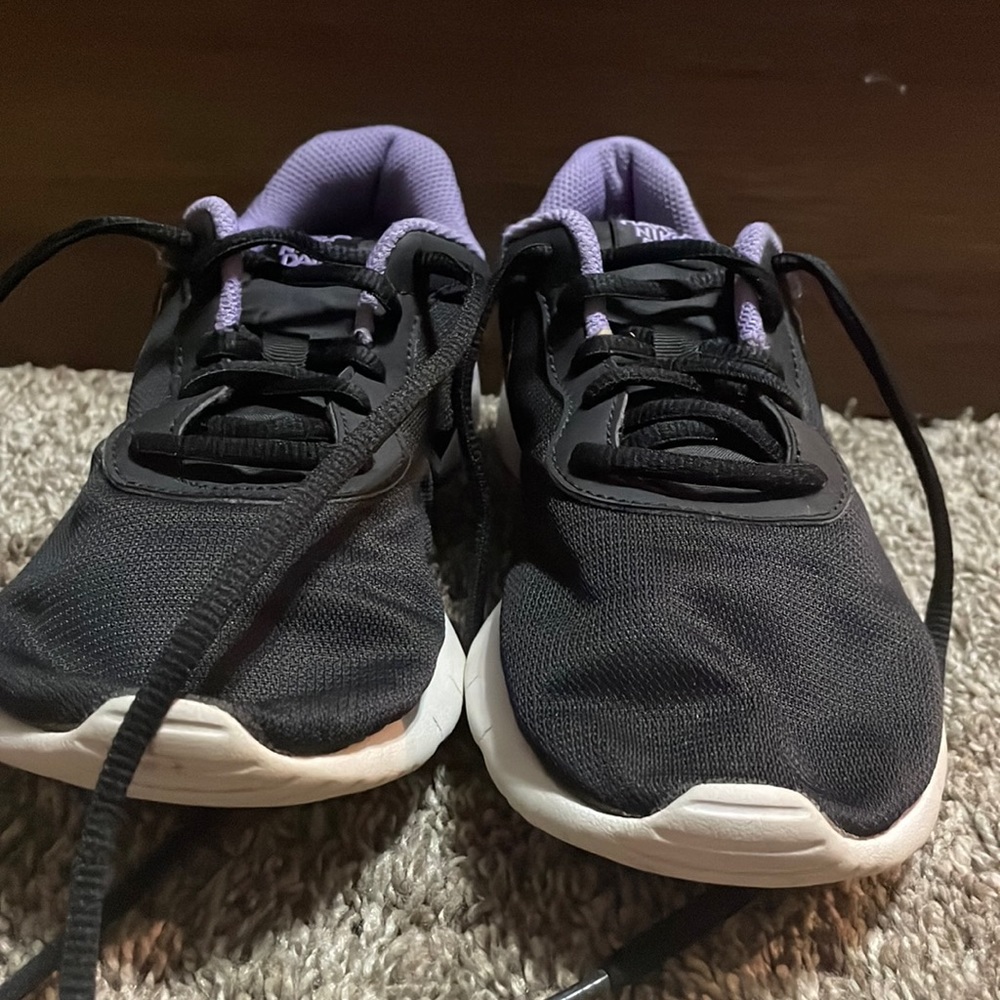 Athletic shoes